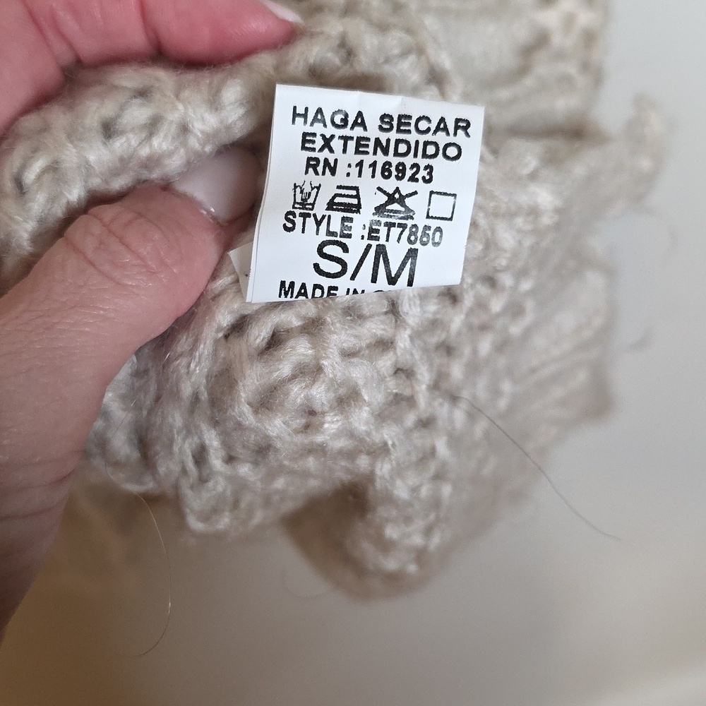 Easel Cream Flower Accent Knit Women's Oversize Sweater Small/ Medium - Picture 5 of 6
